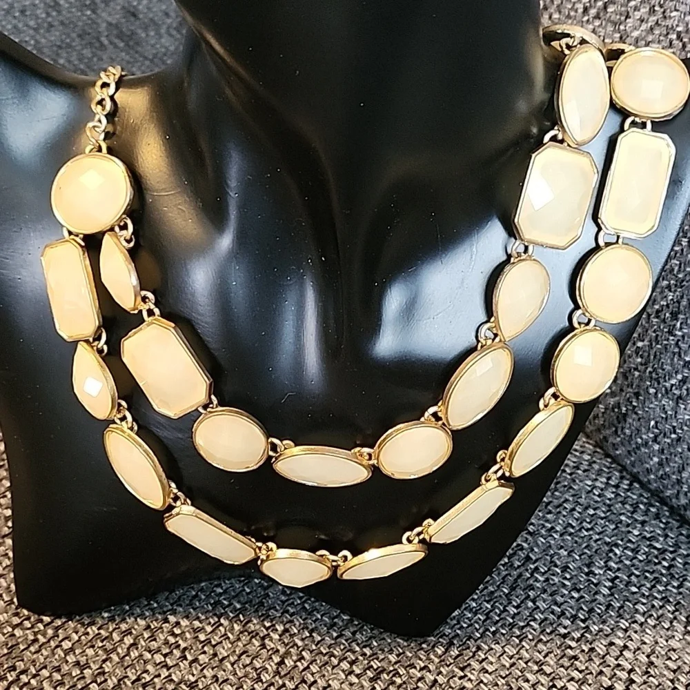 Gold statment necklace - Picture 2 of 4
